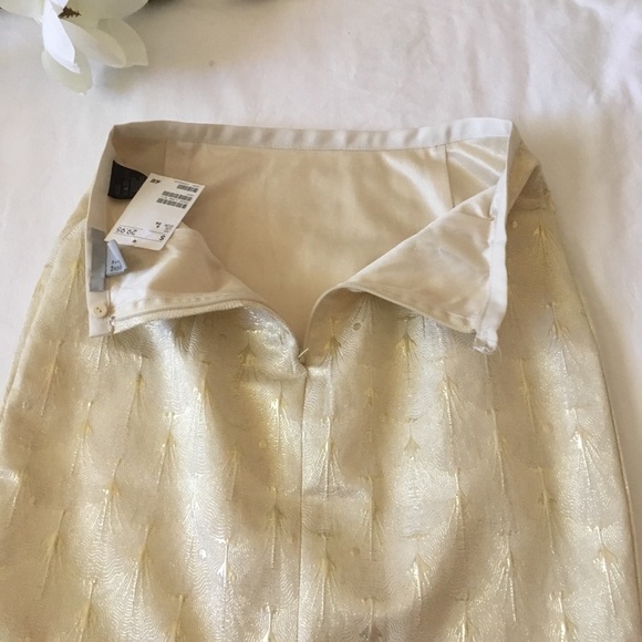 NWT H&M Gold Medallion Skirt - Picture 3 of 3